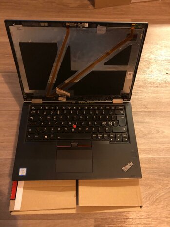 Schademodel! laptop Lenovo Yoga 370 i5-7e gen 4/8/16GB ssd