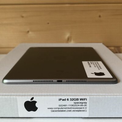 nieuwstaat Apple iPad 6 zwart 32GB 9.7" WiFi (4G) + 12 maanden garantie